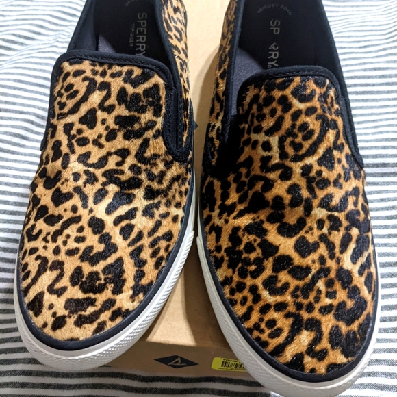 Sperry Shoes - EUC Sperry Seaside calf hair slip ons